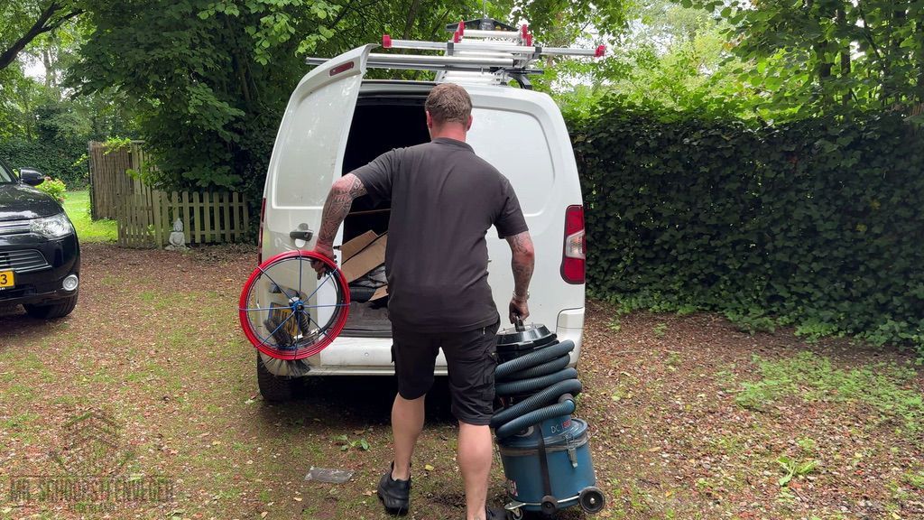Schoorsteen onderhoud Ede ladder bus Schoorsteen onderhoud Ede ladder bus